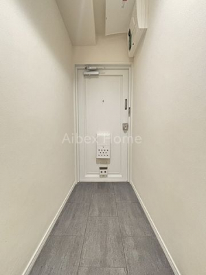 ց@-