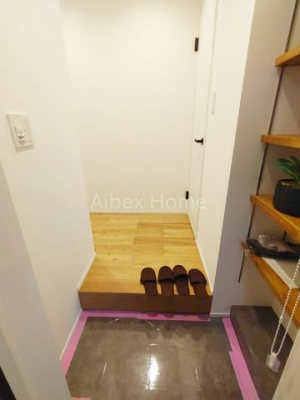 ց@-