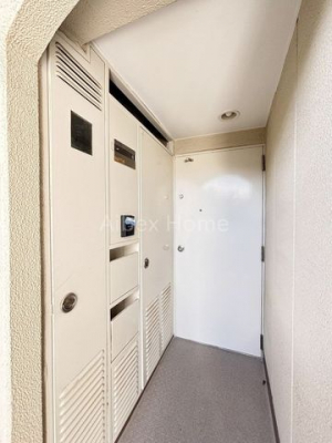 ց@-