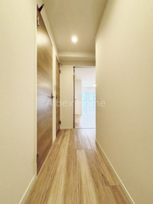 ���ց@-