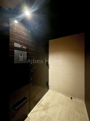 ���ց@-