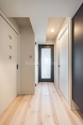 ���ց@-