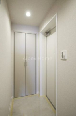 ���ց@-
